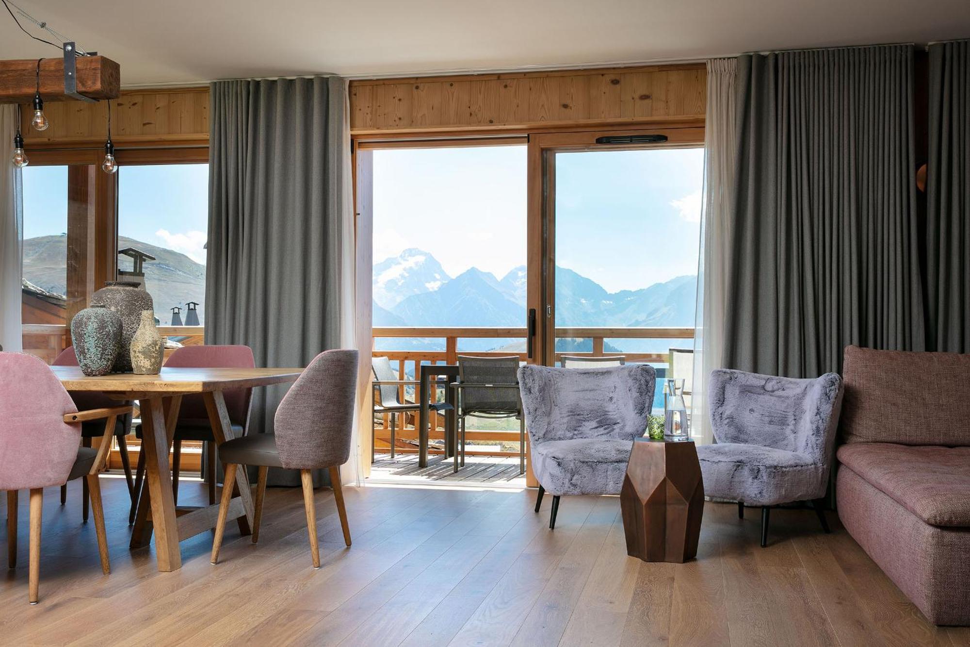 Grandes Rousses Hotel & Spa Alpe d'Huez Eksteriør bilde A living room in a chalet