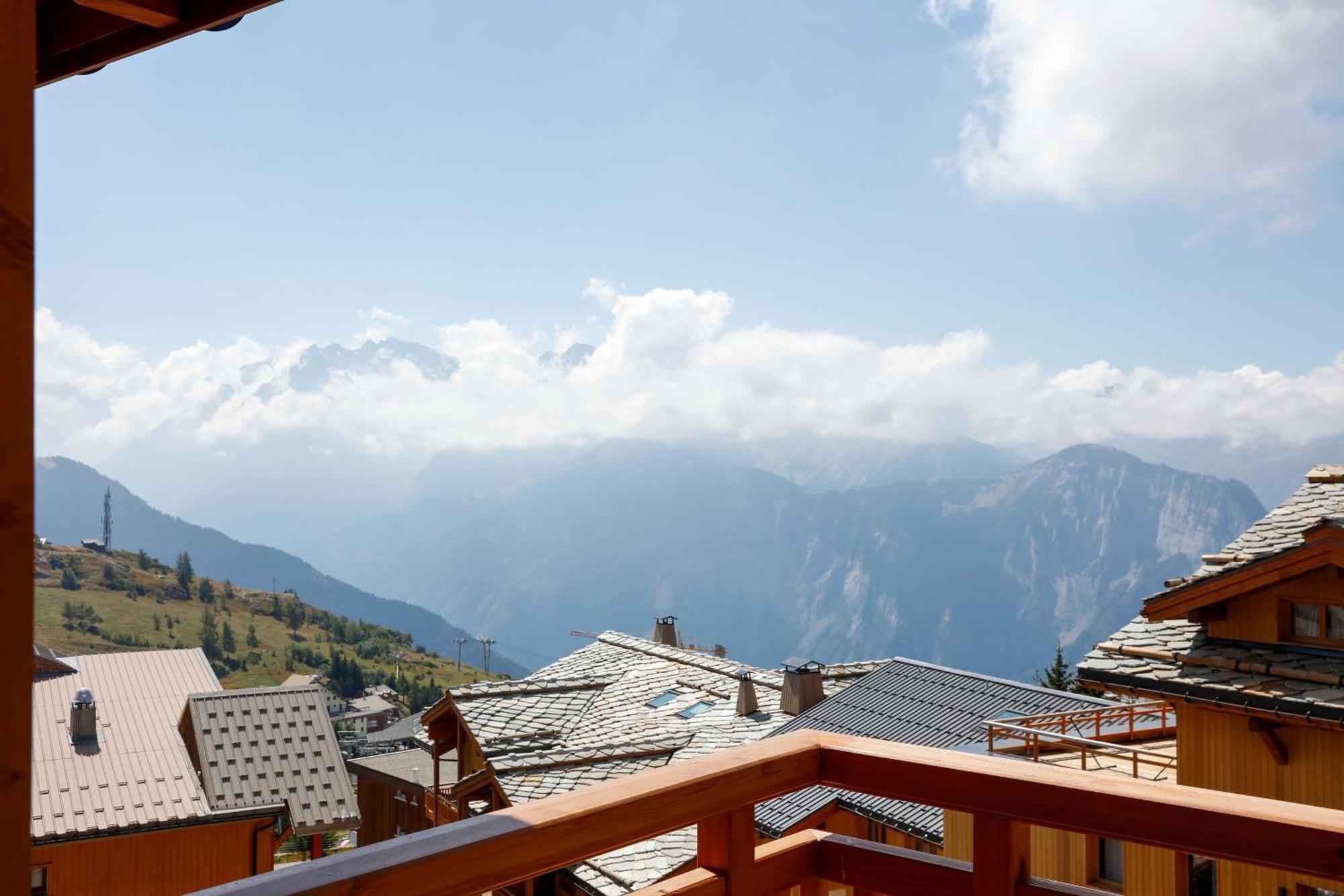 Grandes Rousses Hotel & Spa Alpe d'Huez Eksteriør bilde View of Mont Blanc from Les Saisies